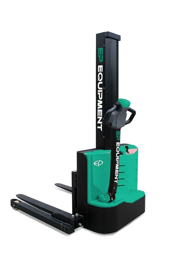 EP ES12-12WA – 1200 kg ledegående pallestabler i bruk