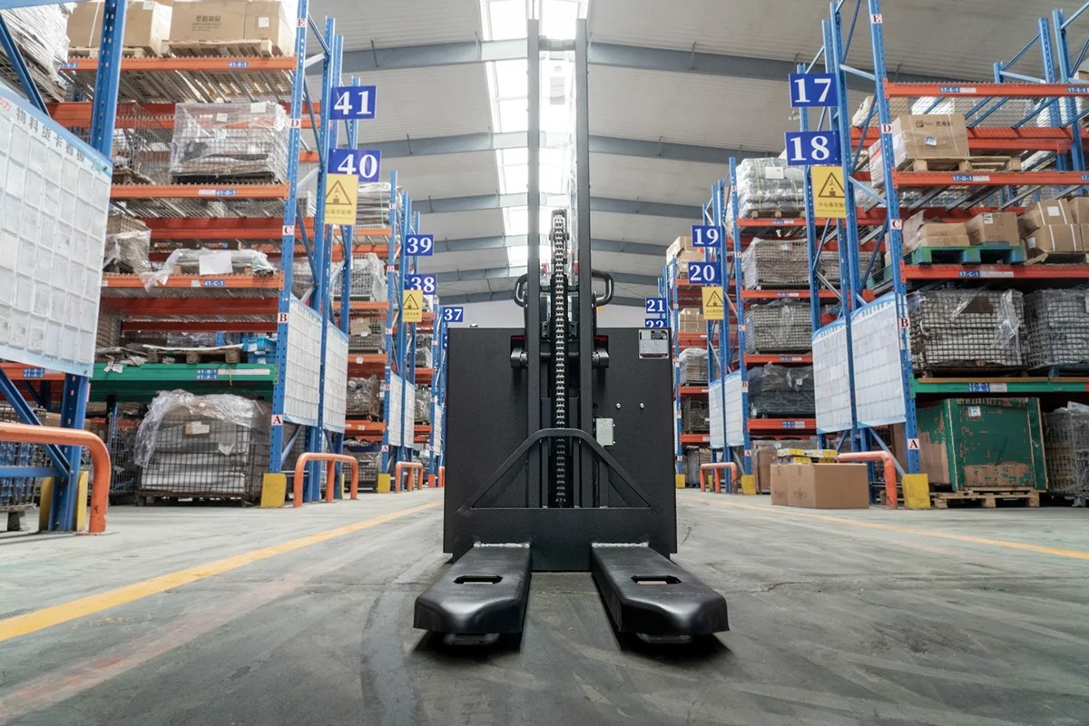 EP ESi161 – 1600 kg double-deck i bruk